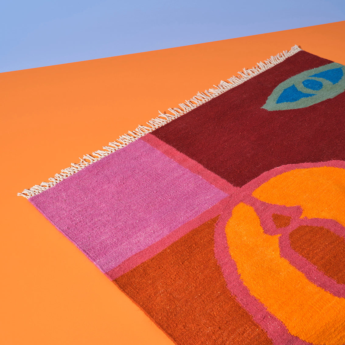 Uçan Kuş ve Merdiven Kilim, Kırmızı